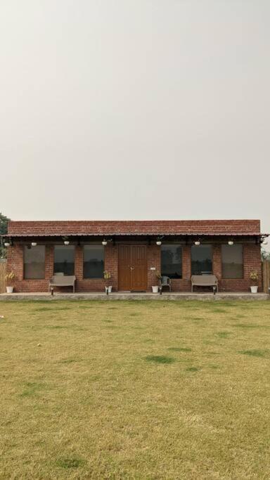 Villa M&M Farm à Rohtak Extérieur photo