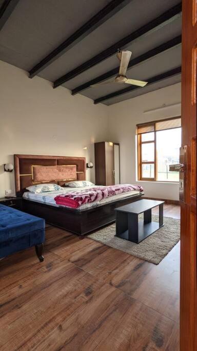 Villa M&M Farm à Rohtak Extérieur photo