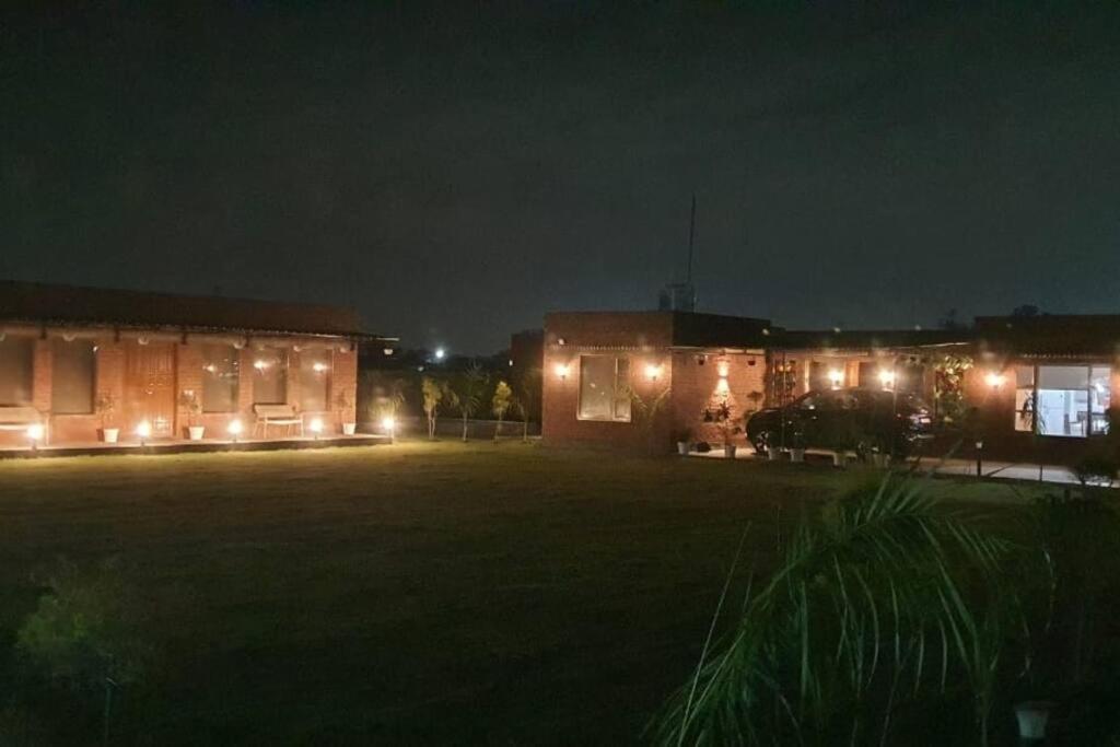Villa M&M Farm à Rohtak Extérieur photo
